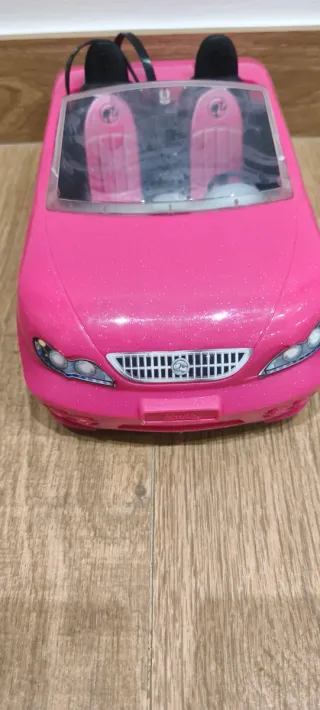 Coche rosa de juguete