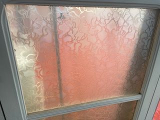 Ventana antigua madera cristal opaco