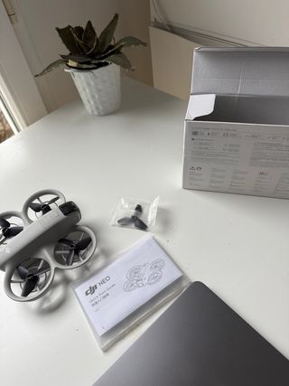 DJI Neo Drone Gris