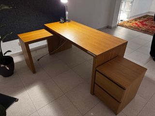 Escritorio con cajonera