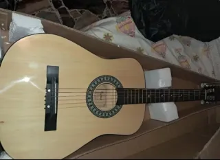 Guitarra Clásica Folk + Accesorios