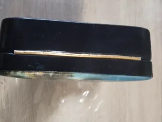 Caja antigua decorada defecto en cierre