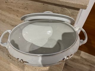 Sopera antigua de porcelana