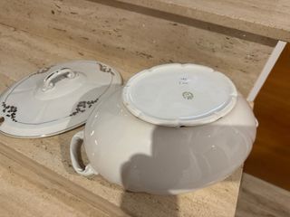 Sopera antigua de porcelana