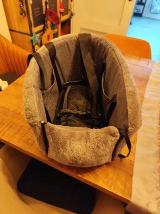 Transportín perro negro y gris