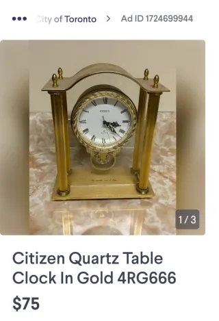 Reloj Clásico Dorado marca "Rhythm"