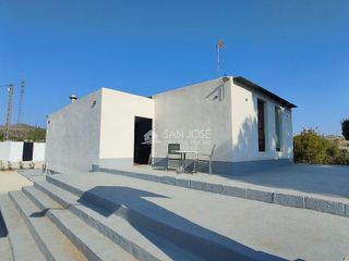 Chalet en venta en Peña de las Águilas en Elche