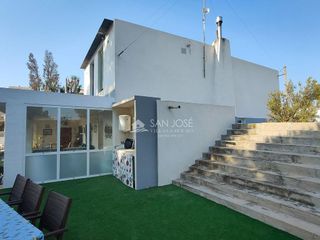 Chalet en venta en Peña de las Águilas en Elche