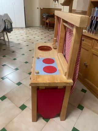 Cocinita de madera para niña