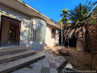Chalet en venta en Linares