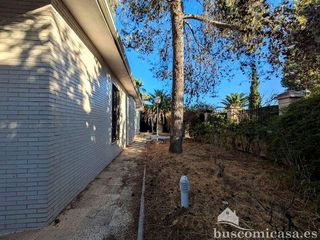 Chalet en venta en Linares