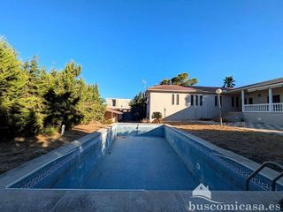 Chalet en venta en Linares