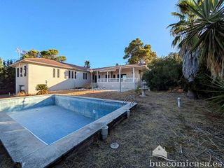 Chalet en venta en Linares