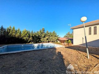 Chalet en venta en Linares