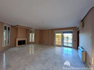 Chalet en venta en Linares