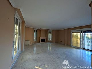 Chalet en venta en Linares