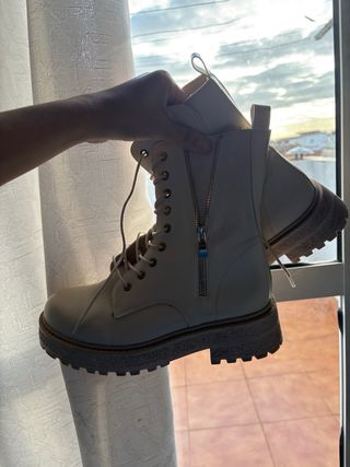 Botas blancas con cremallera