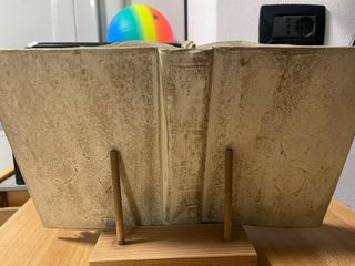 Libro decorativo effetto ceramica