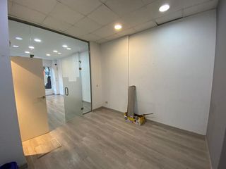 Local comercial en alquiler en Valderas - Los Castillos en Alcorcón
