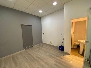 Local comercial en alquiler en Valderas - Los Castillos en Alcorcón