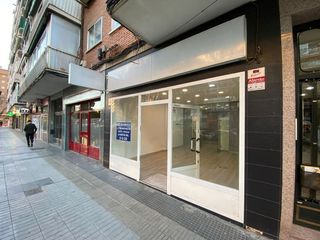 Local comercial en alquiler en Valderas - Los Castillos en Alcorcón