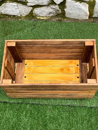 Fioriera rialzata in legno