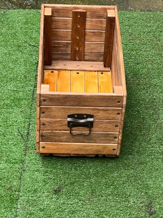 Fioriera rialzata in legno