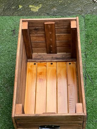 Fioriera rialzata in legno