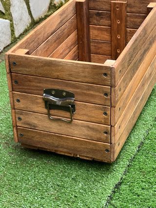 Fioriera rialzata in legno