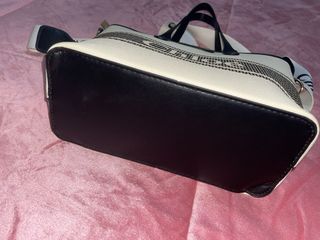 Bolso de Hombro Blanco y Negro