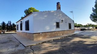 Chalet en venta en Yecla