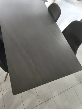 Mesa comedor efecto mármol + 4 sillas