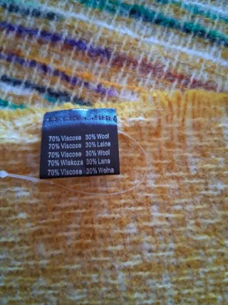 Bufanda tipo Pashmina Mujer Morado y Amarillo.