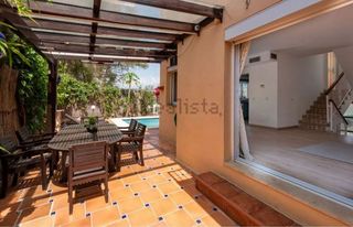 Casa adosada en alquiler en Nueva Andalucía centro en Marbella