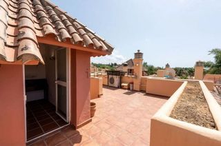 Casa adosada en alquiler en Nueva Andalucía centro en Marbella