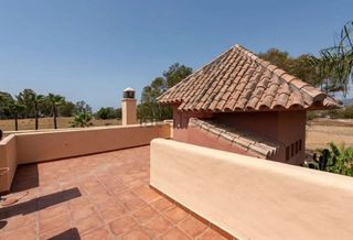 Casa adosada en alquiler en Nueva Andalucía centro en Marbella