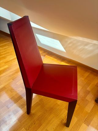 Silla de comedor tapizada en piel