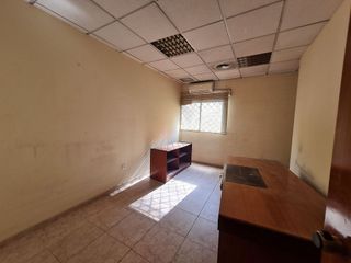 Nave industrial en venta en El Barral Ferial en Coslada