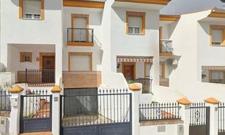 Casa adosada en venta en Mengíbar