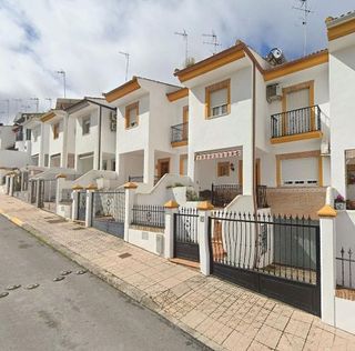Casa adosada en venta en Mengíbar