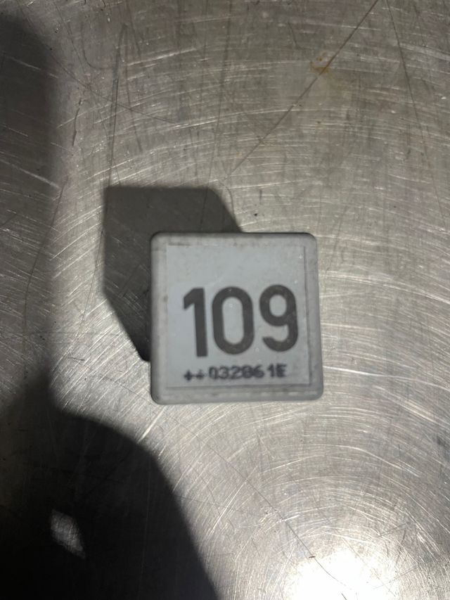 Relé 109 VW Audi Seat Combustible