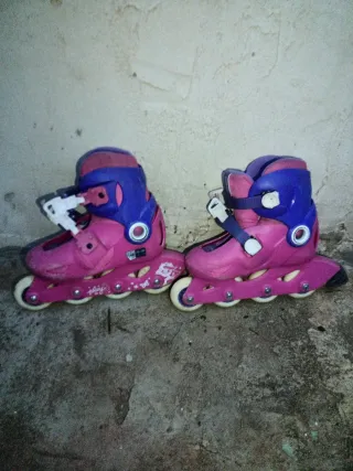 Patines en línea rosas y azules para niños