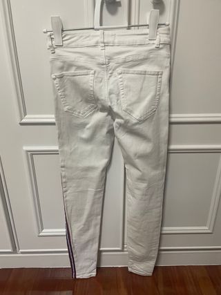Pantalón blanco Zara Talla 36 con franja lateral