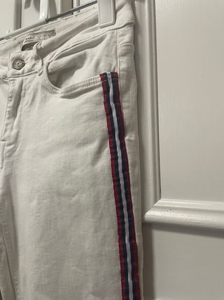 Pantalón blanco Zara Talla 36 con franja lateral