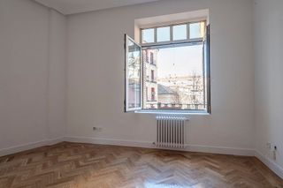Piso en alquiler en Palacio en Madrid