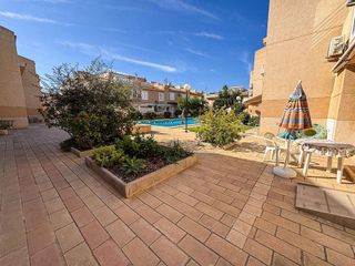 Casa adosada en venta en Playa de los Locos en Torrevieja