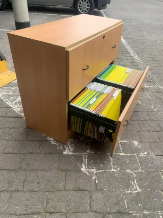 Armario archivador de madera con cajones