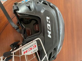 Casco CCM Hockey Línea/Hielo. Talla S (junior).