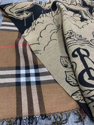 Bufanda Burberry Beige y Negra