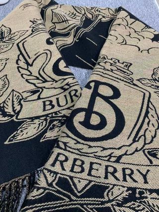 Bufanda Burberry Beige y Negra